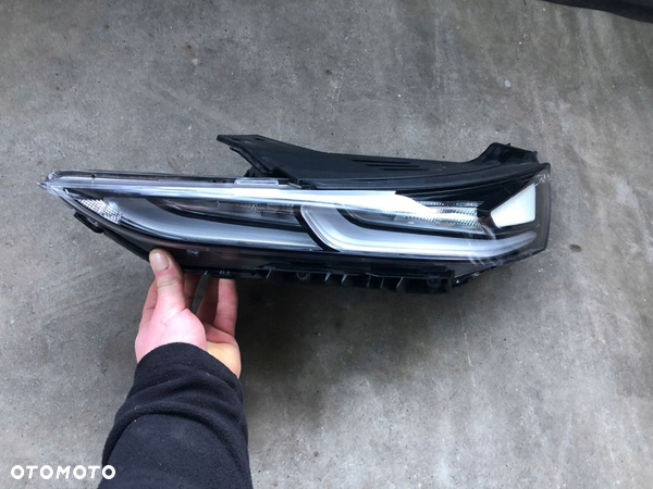HYUNDAI SANTA FE IV HALOGEN LEWY LED 92207-S
