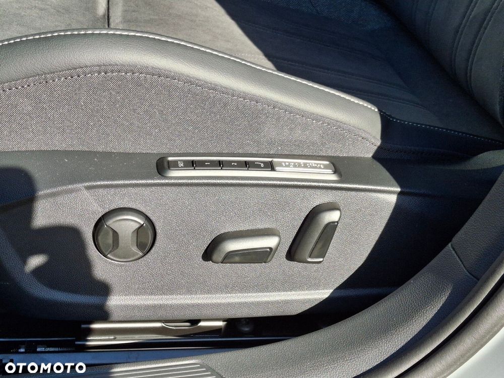 Volkswagen Golf Variant - 11