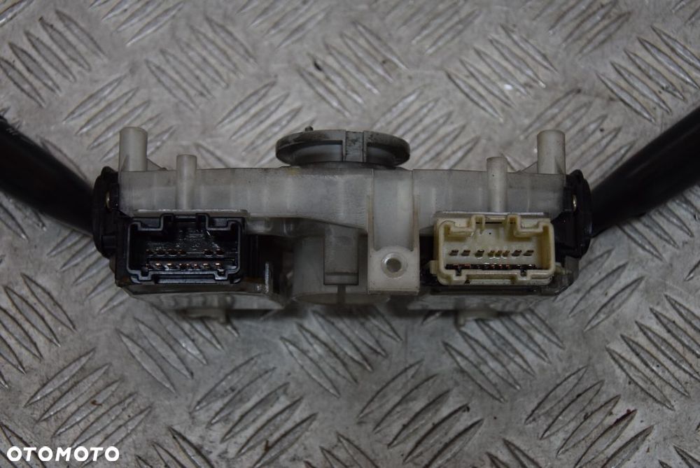 TOYOTA 4 RUNNER MANETKA MANETKI PAJĄK UK KPL. - 8