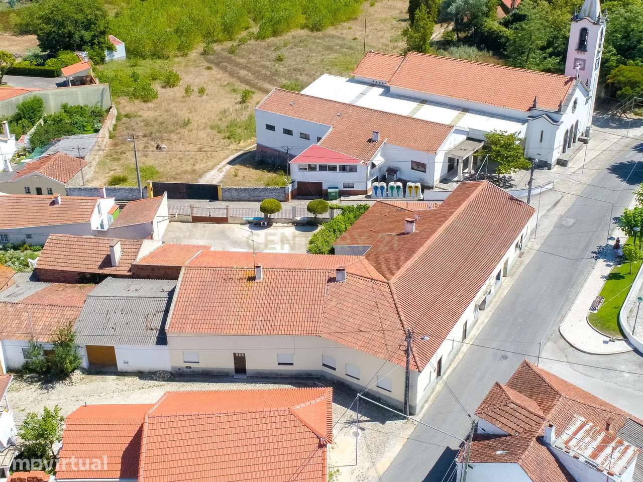 Espaço Comercial, ou habitacional no largo da Igreja, Calvaria de Cima - Grande imagem: 4/10