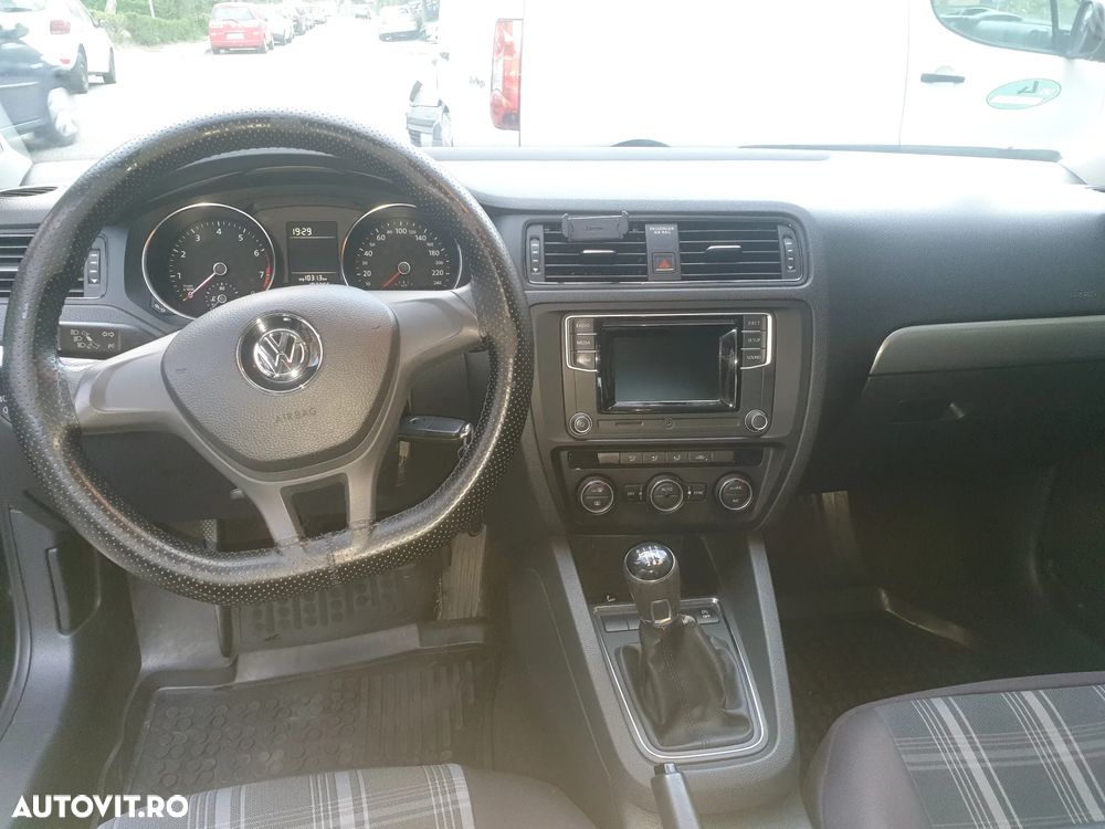 Volkswagen Jetta - 2