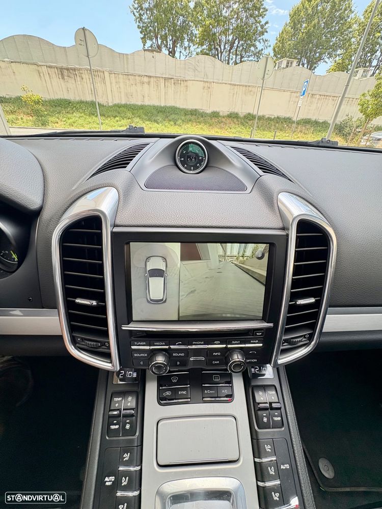 Porsche Cayenne S - 13