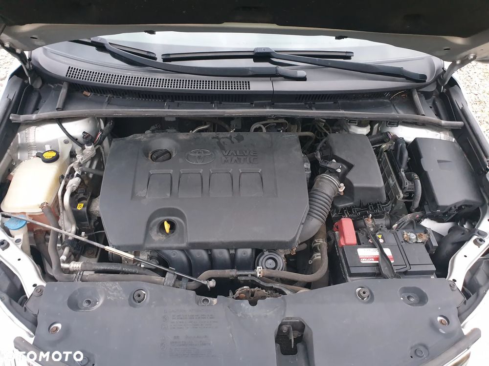 Toyota Avensis - 13