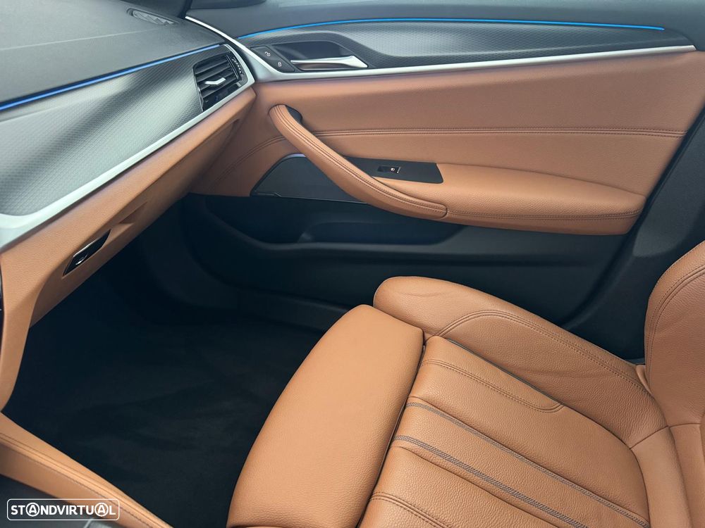 BMW 530 e Pack Desportivo M - 29