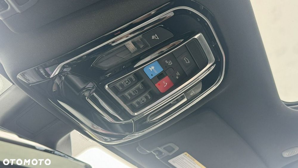 Jeep Grand Cherokee - 29