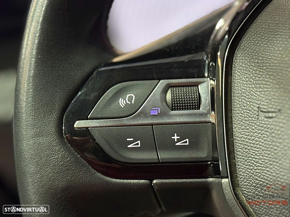 Peugeot 208 1.2 PureTech SE Style - 21