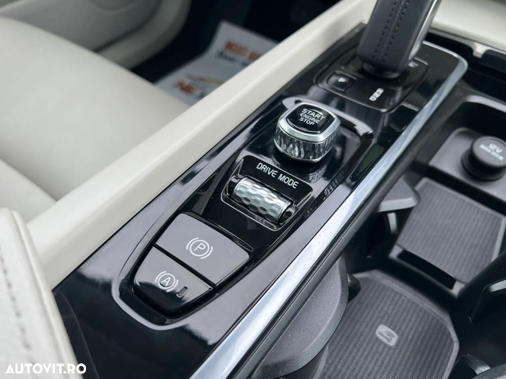 Volvo XC 60 T6 AWD Recharge Geartronic Inscription Expression - 17