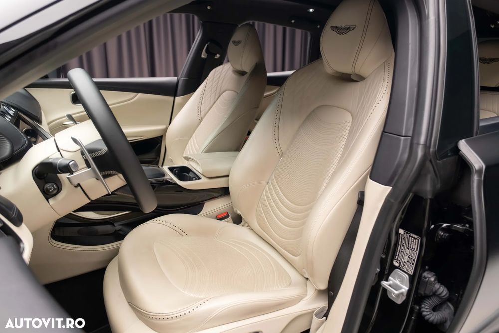 Aston Martin DBX - 15