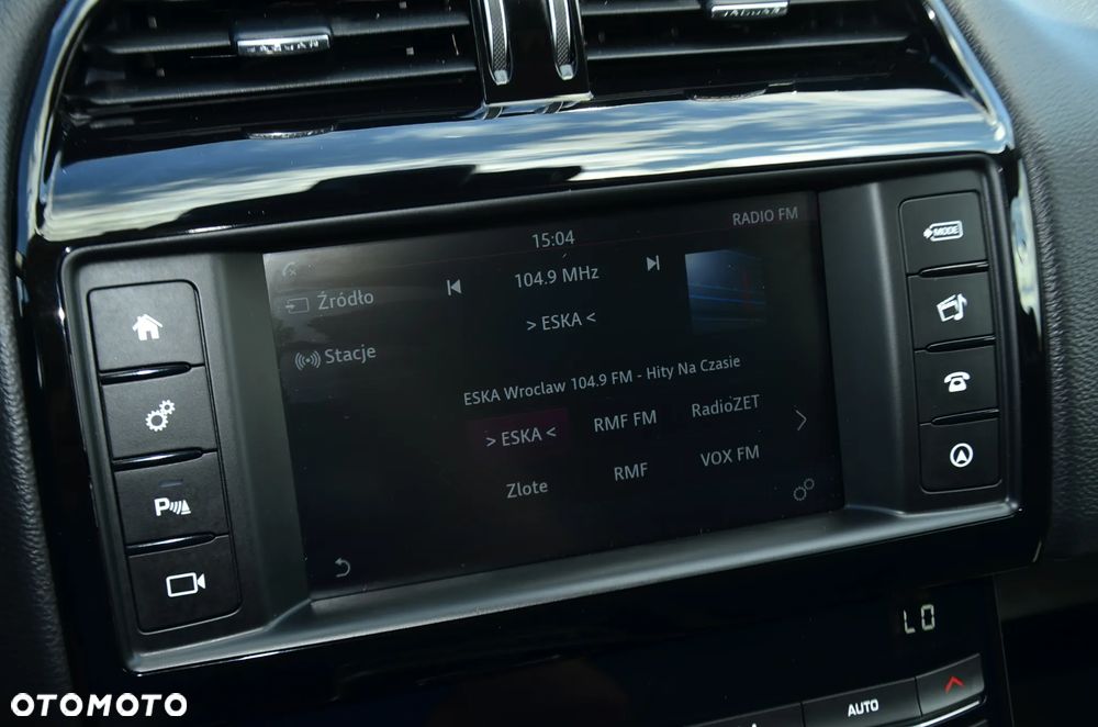 Jaguar XE 2.0 D Prestige - 28