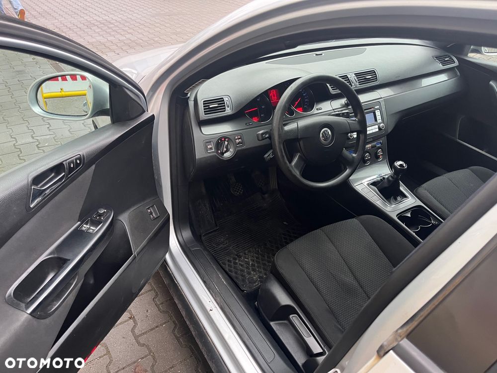 Volkswagen Passat 1.9 TDI DPF Trendline - 6
