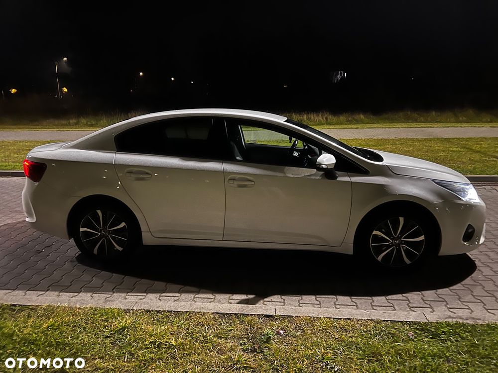 Toyota Avensis 1.8 Premium MS - 6