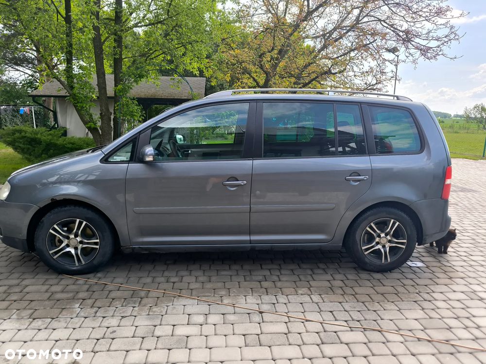 Volkswagen Touran 2.0 TDI Highline - 9