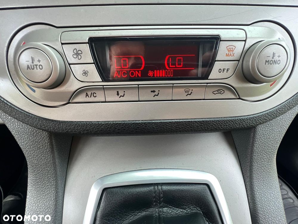 Ford Kuga 2.0 TDCi Titanium - 38