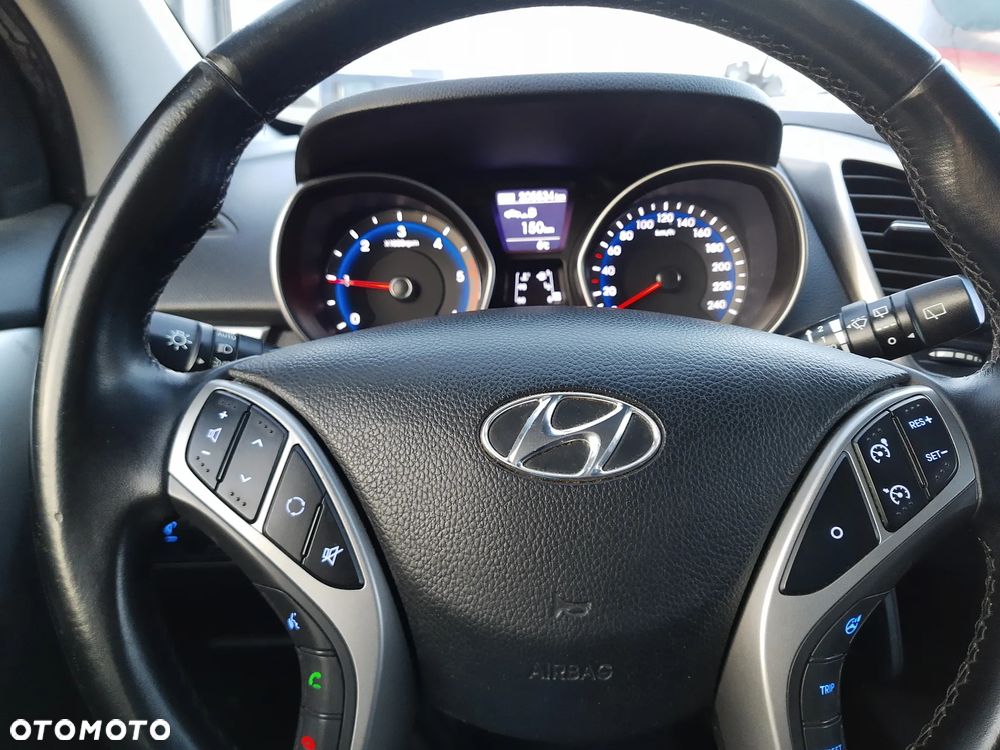 Hyundai i30 blue 1.6 CRDi Passion - 11