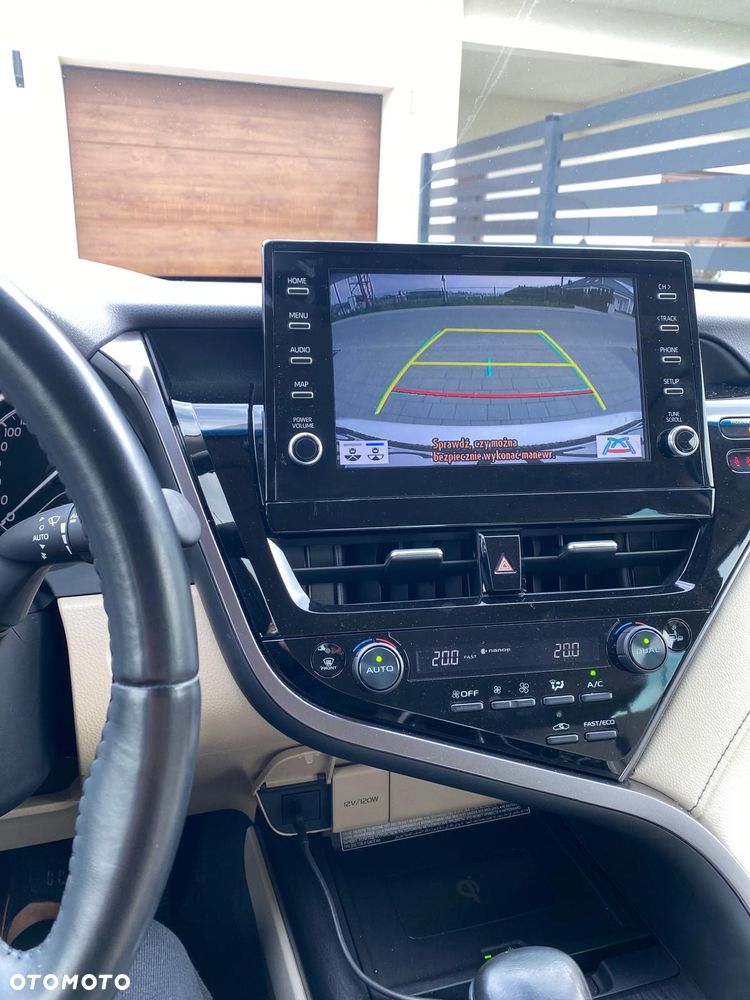 Toyota Camry 2.5 Hybrid Executive CVT - 10