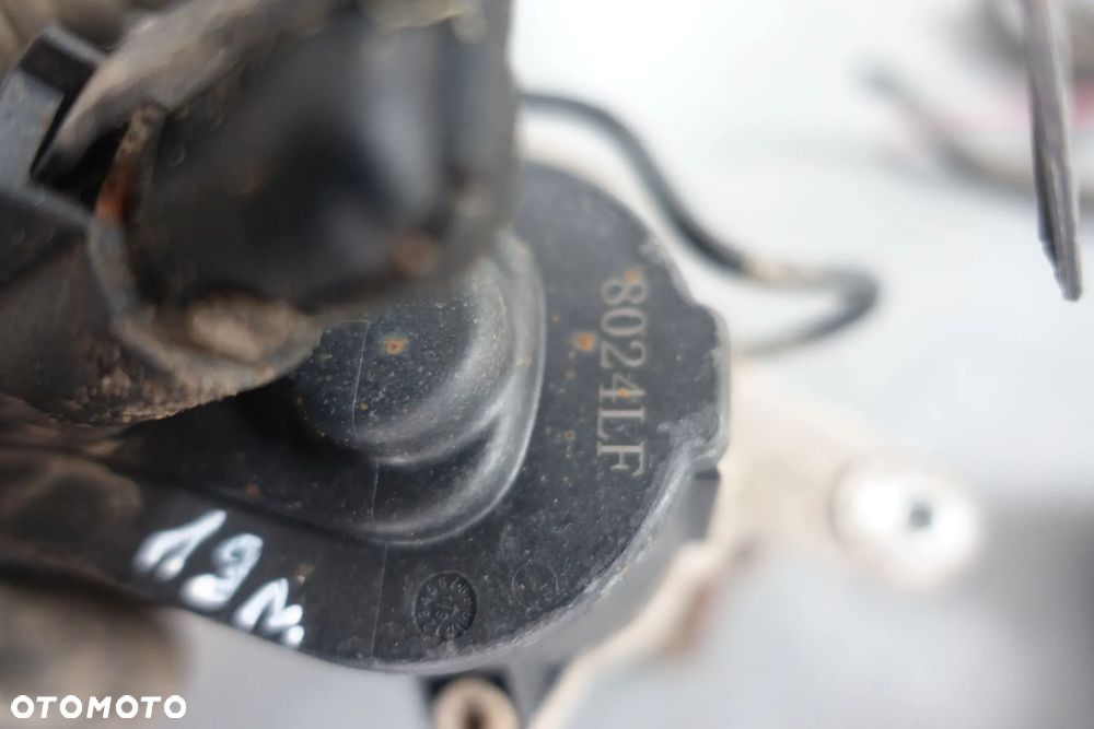 ZACISK PRAWY TYŁ PASSAT B6 - 4