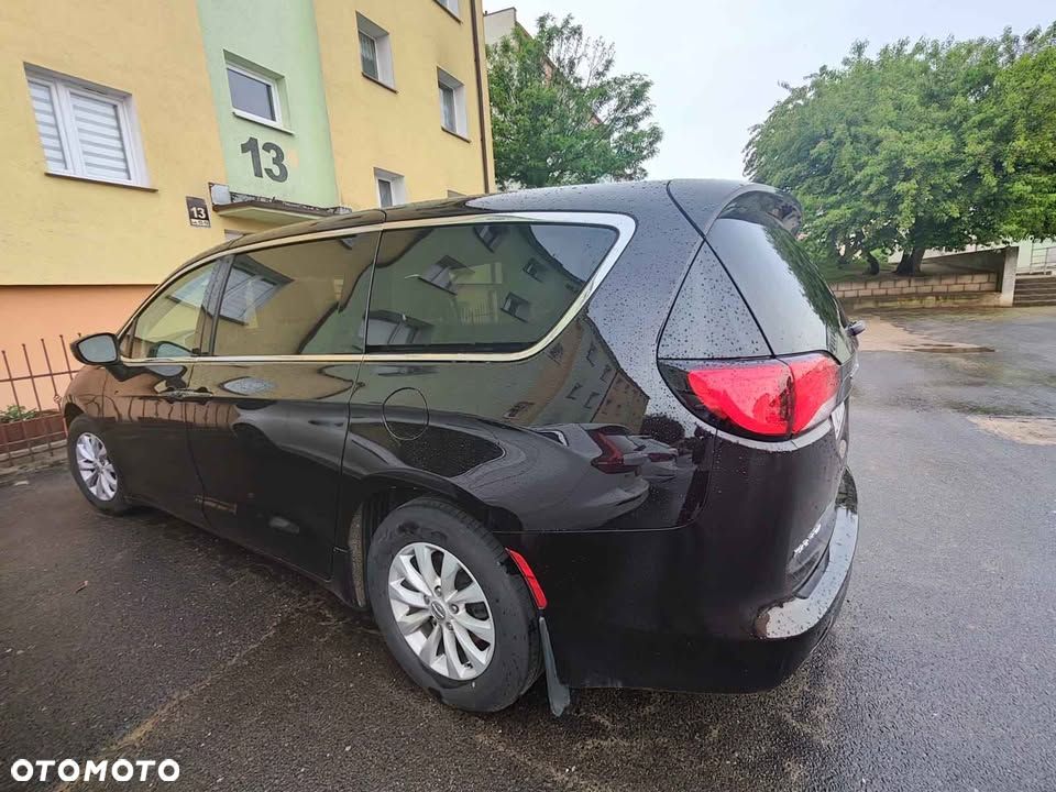 Chrysler Pacifica - 3