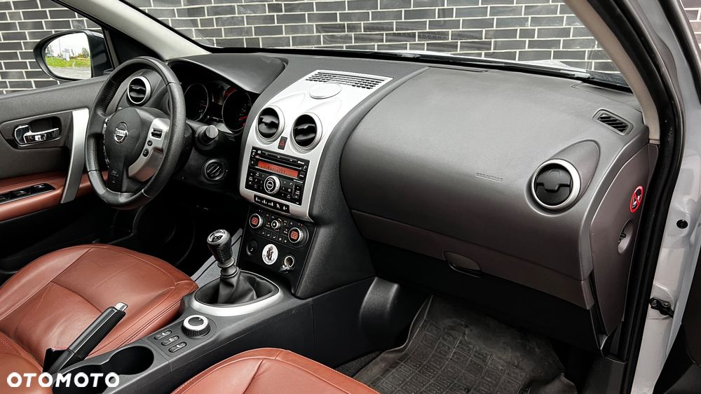 Nissan Qashqai 2.0 dCi 4 x 4 DPF tekna - 33