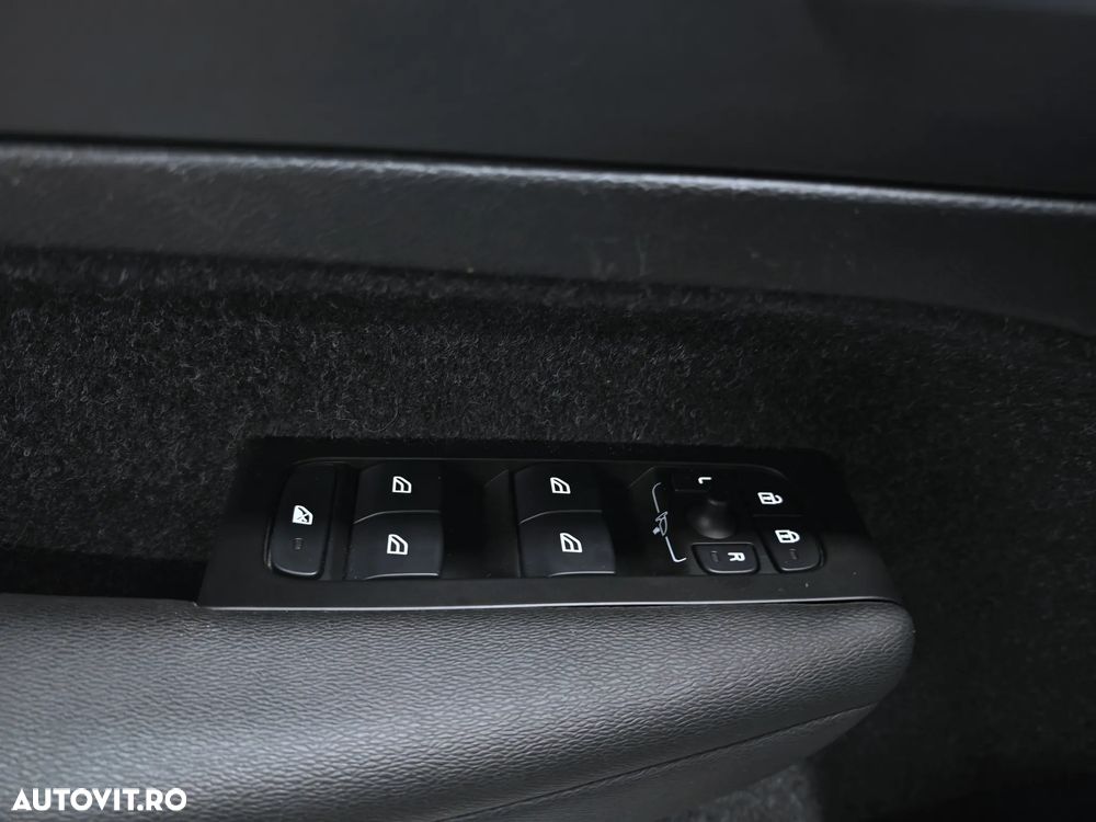 Volvo XC 40 T2 AT8 Momentum - 26