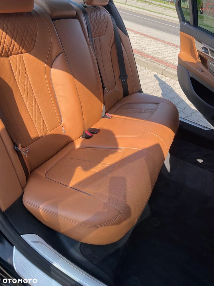 BMW Seria 7 750Li - 14