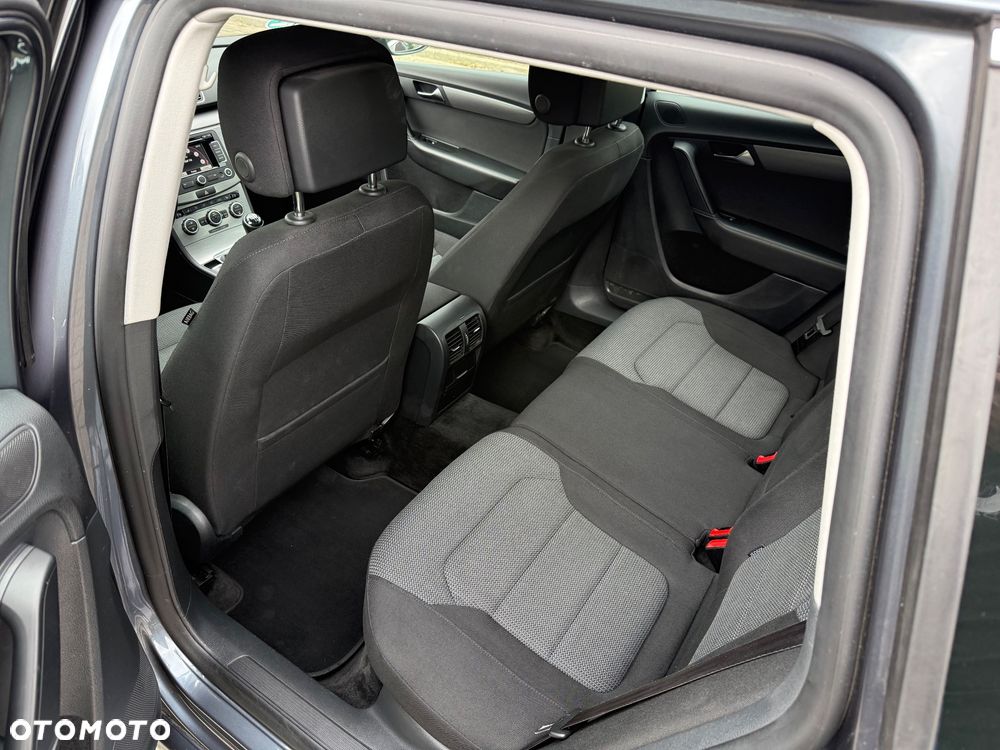 Volkswagen Passat 2.0 TDI DPF Highline - 13