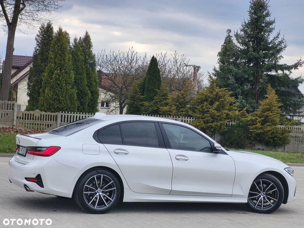 BMW Seria 3 318d Sport Line - 15