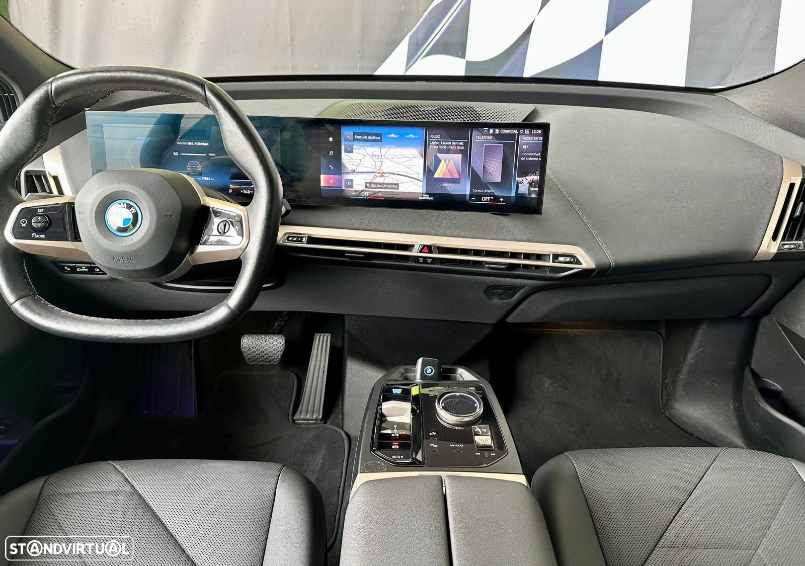 BMW iX xDrive 40 Pack Desportivo - 23
