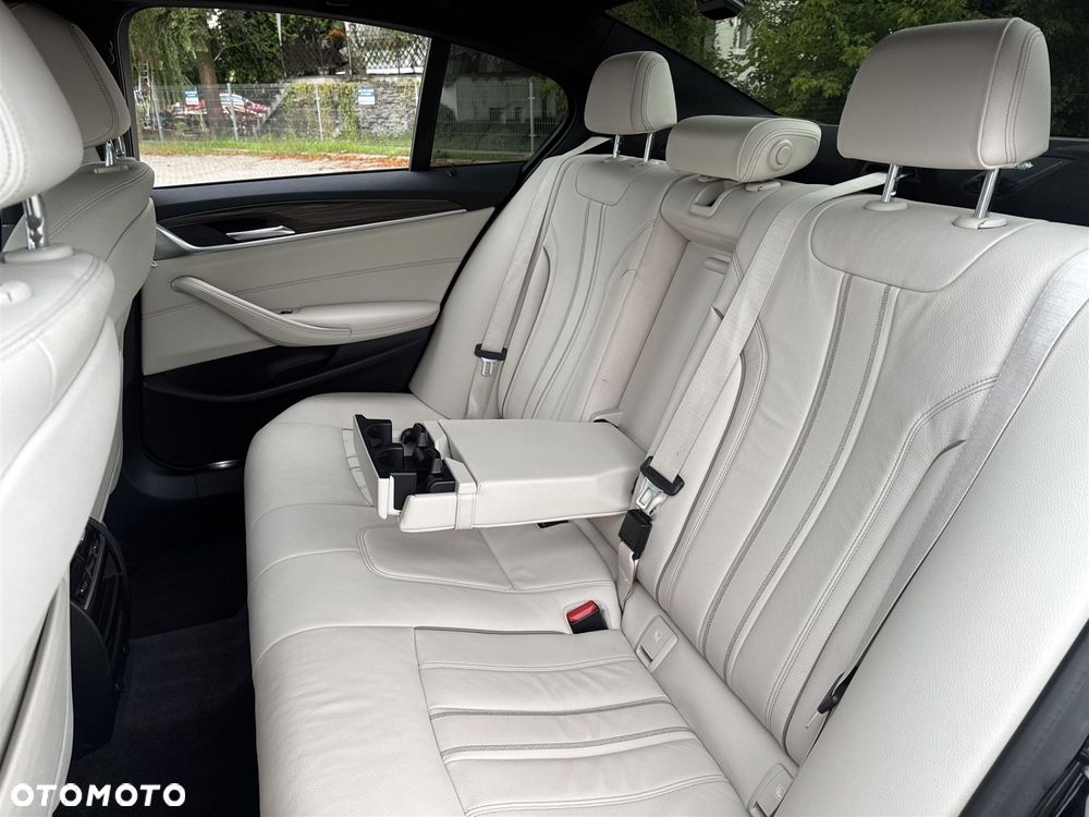 BMW Seria 5 520d xDrive - 23