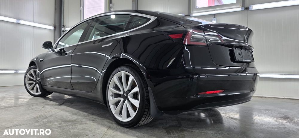 Tesla Model 3 - 9