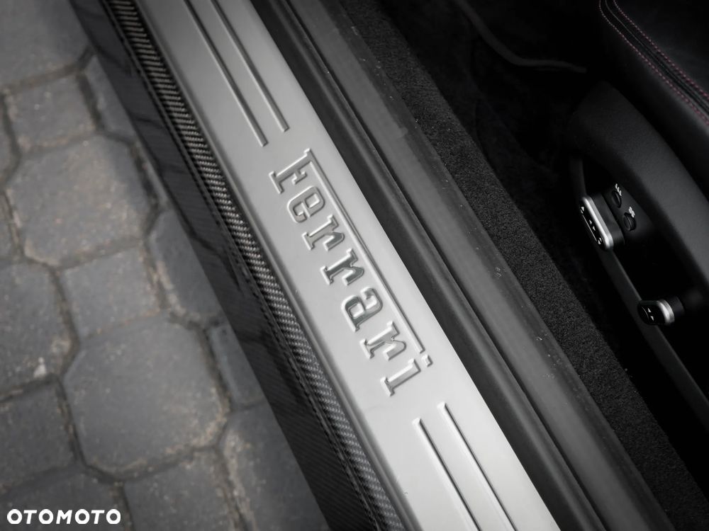 Ferrari GTC4Lusso - 8