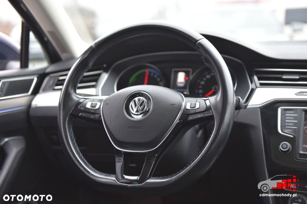 Volkswagen Passat - 24