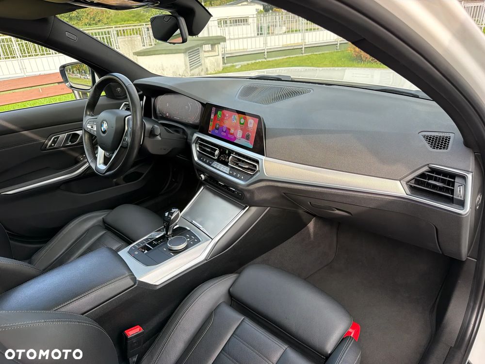 BMW Seria 3 330i Sport Line sport - 16