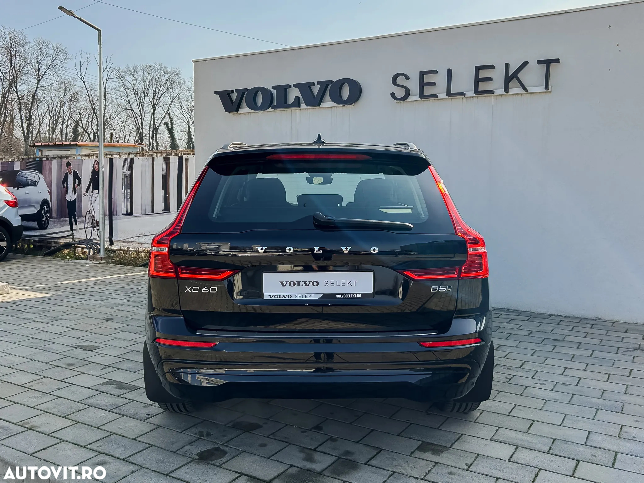 Volvo XC 60 B5 MHEV AT8 AWD Momentum Pro - 7