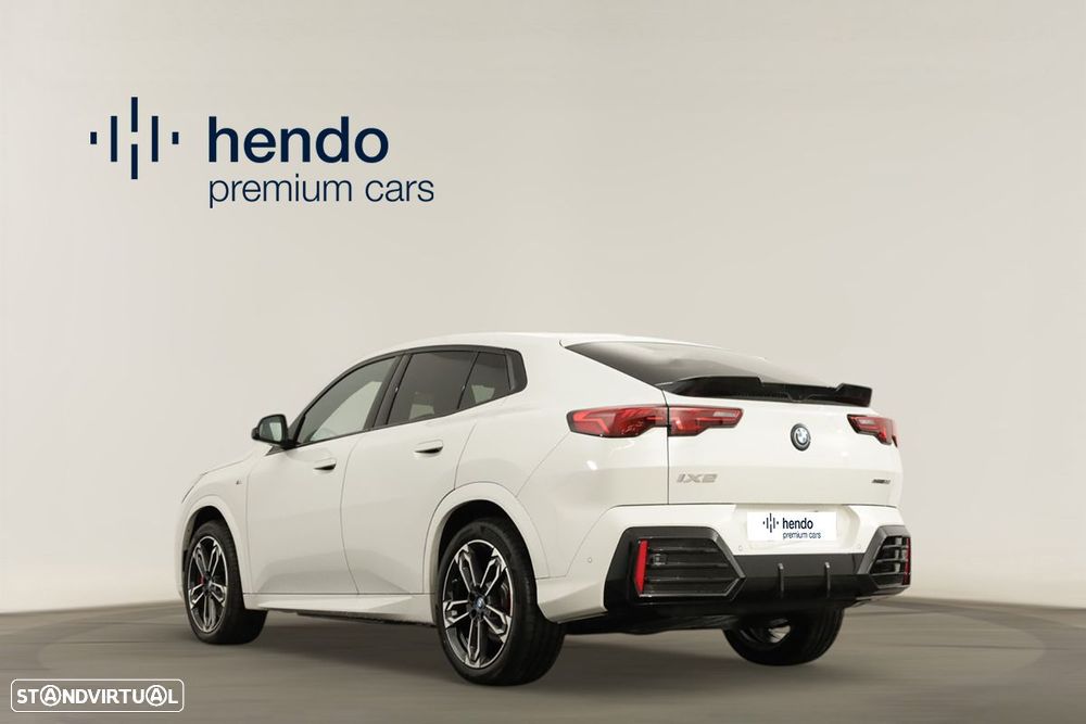 BMW iX2 eDrive20 Pack Desportivo M - 4