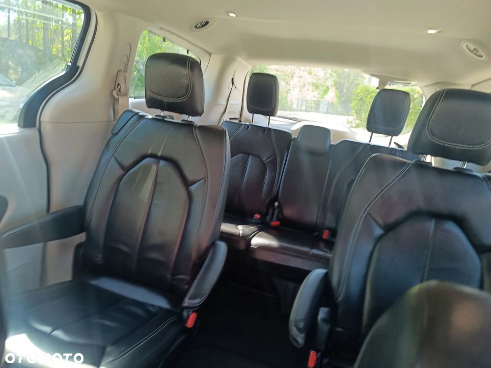 Chrysler Pacifica - 9