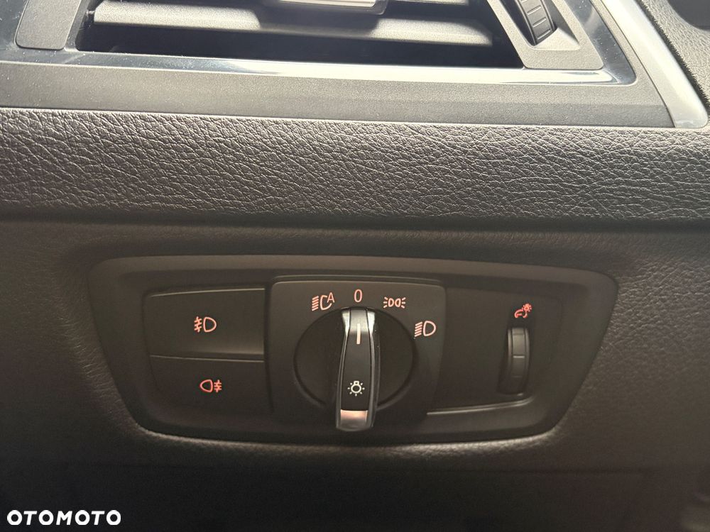 BMW Seria 1 118i Sport Line Shadow - 16