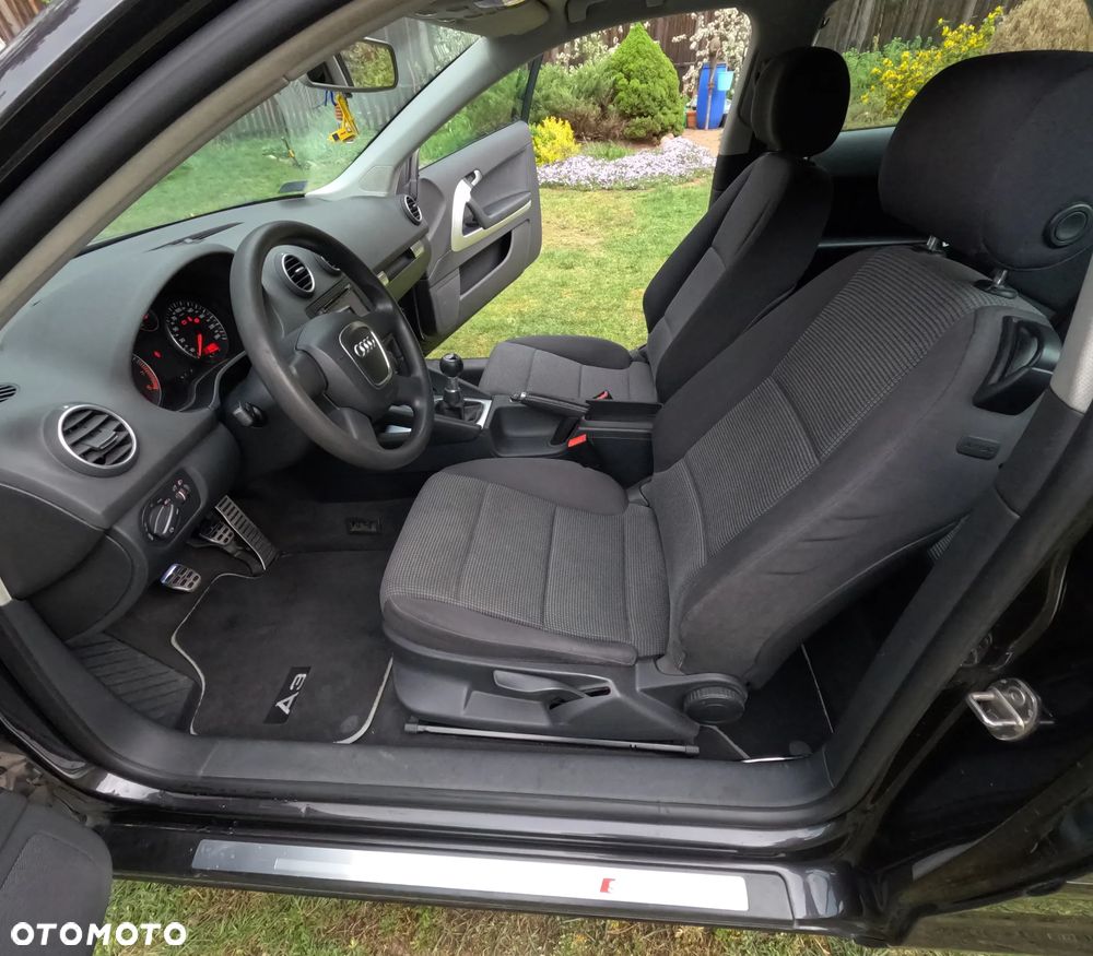 Audi A3 1.6 Ambiente - 12