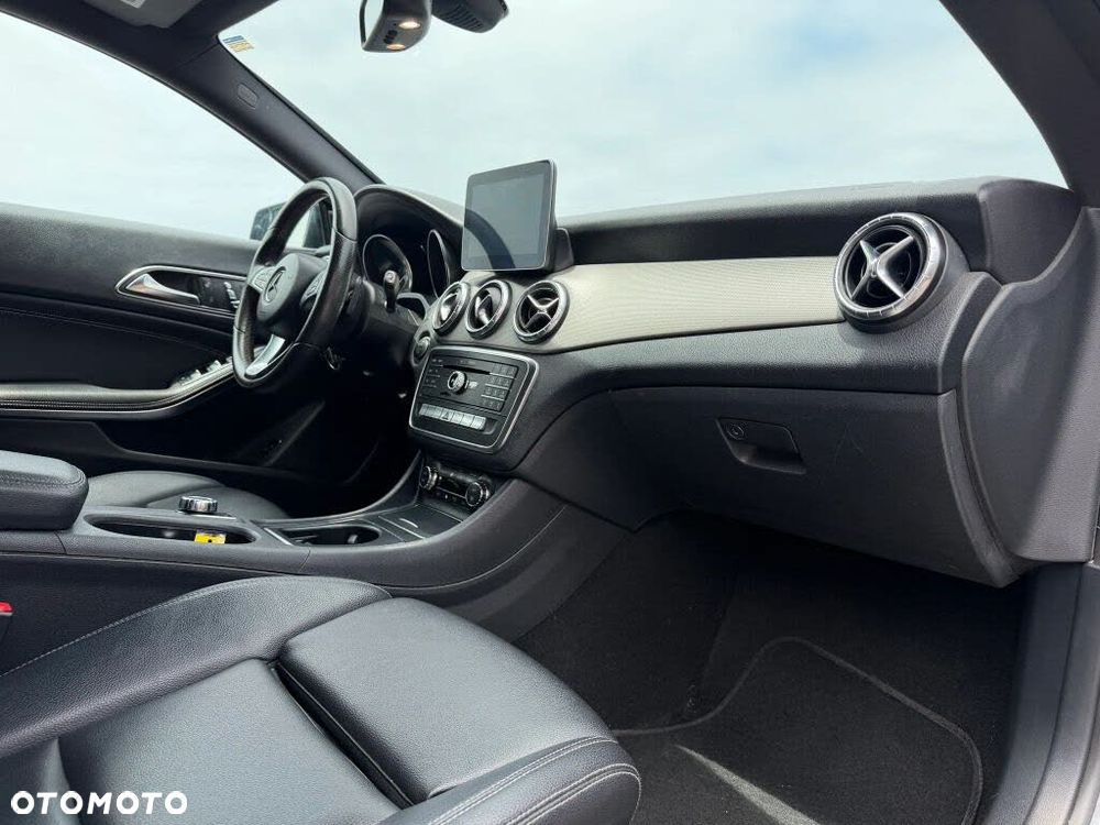 Mercedes-Benz CLA - 10