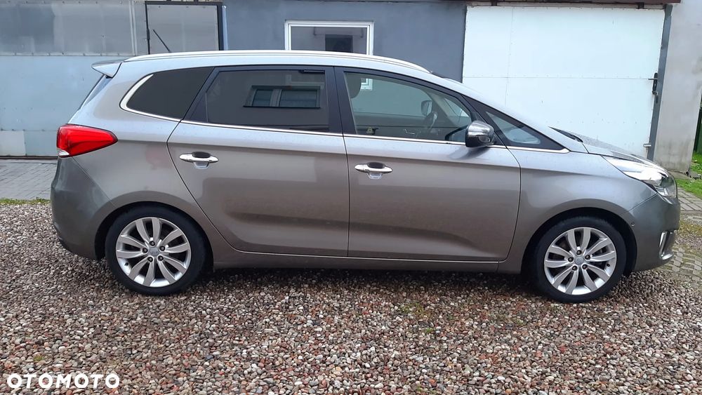 Kia Carens - 2