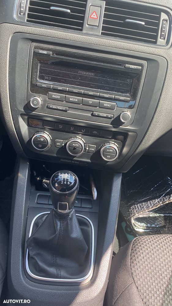 Volkswagen Jetta 1.2 TSI Trendline - 2