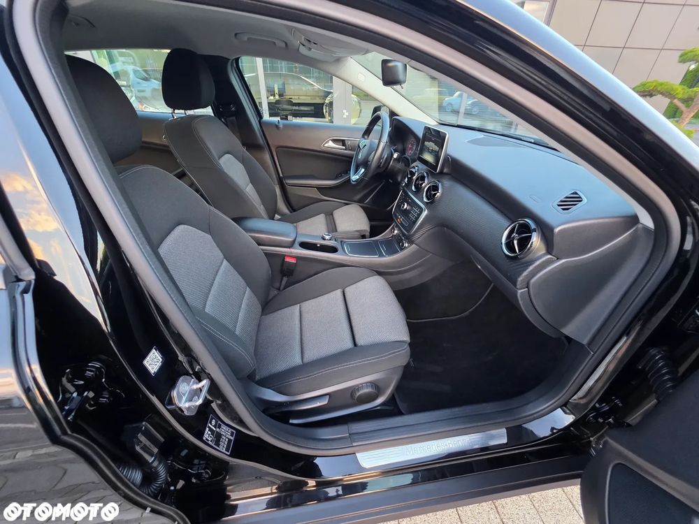 Mercedes-Benz GLA 180 7G-DCT Style - 16
