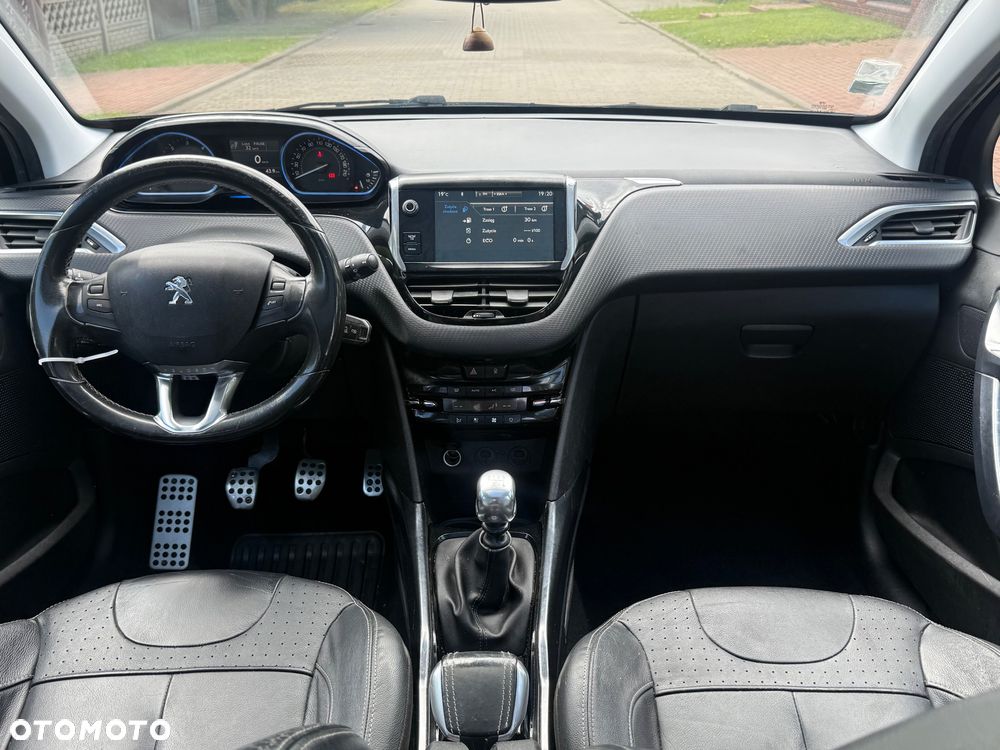 Peugeot 2008 1.6 e-HDi Allure S&S - 21