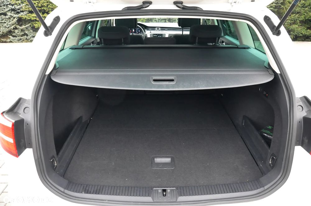 Volkswagen Passat - 38
