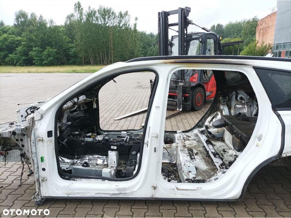 AUDI Q7 4M PRÓG LEWY SŁUPEK ŚRODKOWY LC9A - 1