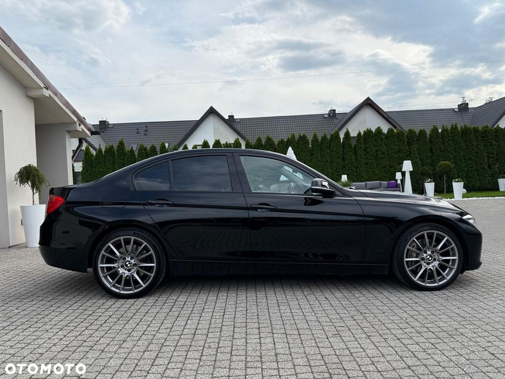 BMW Seria 3 335i Touring Sport Line - 18