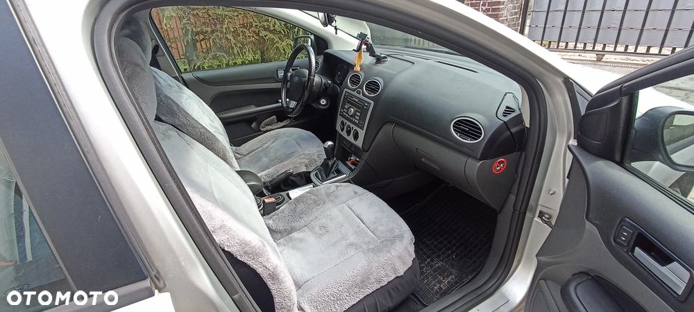 Ford Focus 1.6 TDCi DPF Ambiente - 11