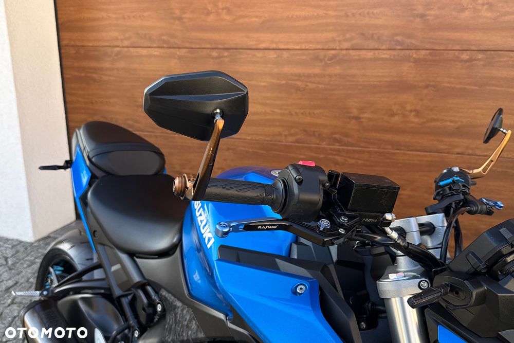 Suzuki GSX - 16