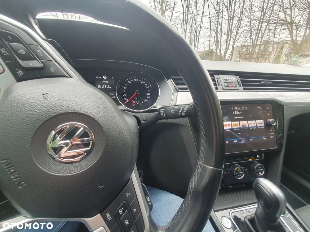 Volkswagen Passat 2.0 TDI SCR DSG Business - 16