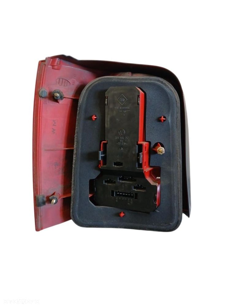 LAMPA PRAWA TYLNA TYŁ VW PASSAT B5 KOMBI LAMPA PRAWY TYŁ PASSAT B5 KOMBI - 2