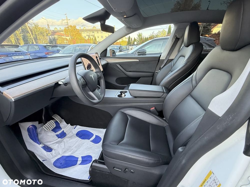 Tesla Model Y Performance AWD - 16